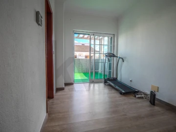 Moradia T4 para Venda em Fernao Ferro