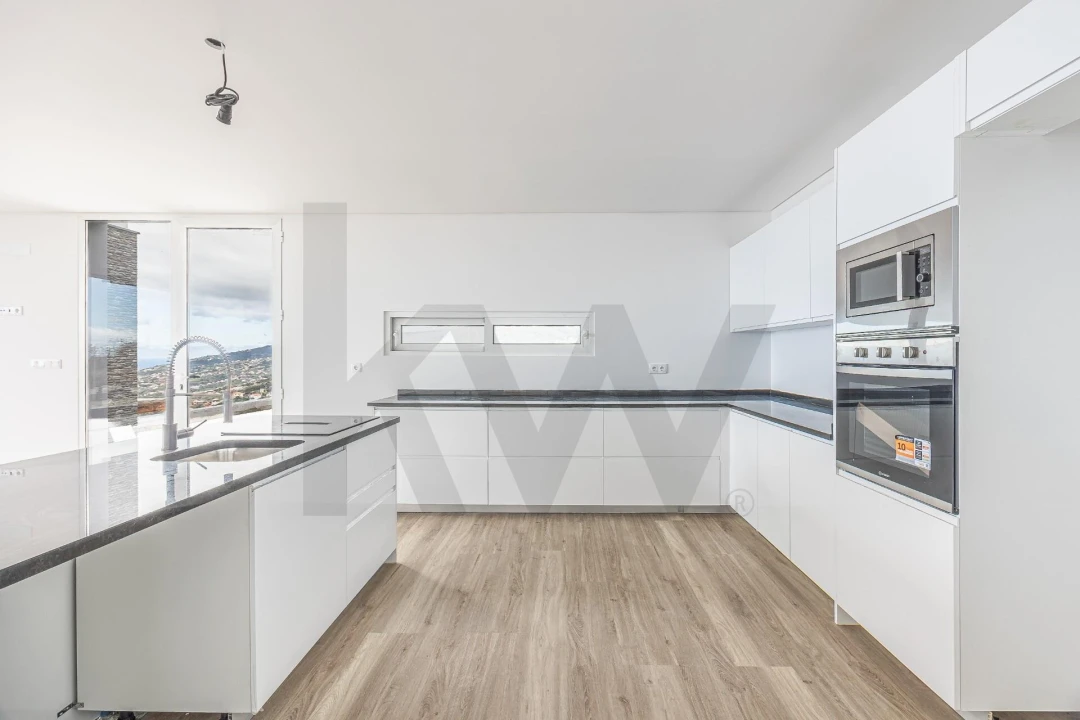 Moradia T3 para Venda em Arco da Calheta Foto 9