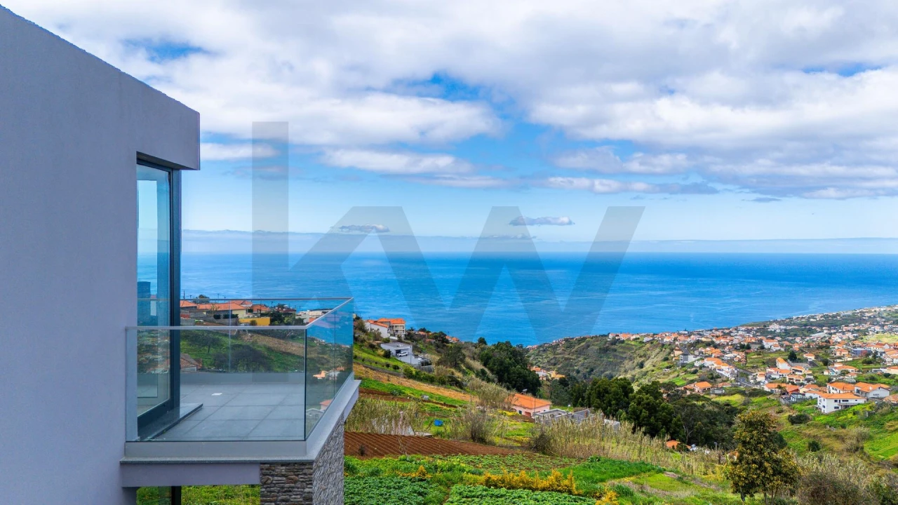 Moradia T3 para Venda em Arco da Calheta Foto 1