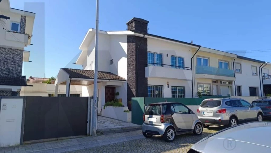 Moradia T4 para Venda em Cidade da Maia Foto 46