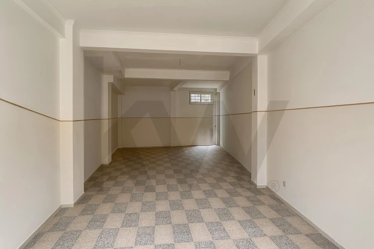Loja para Arrendamento em Sacavém e Prior Velho Foto 6