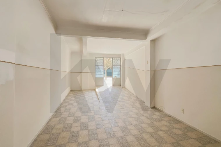 Loja para Arrendamento em Sacavém e Prior Velho Foto 7