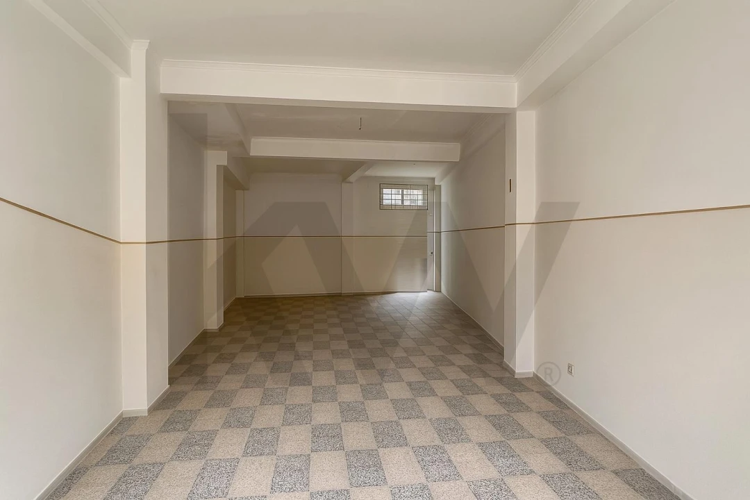 Loja para Arrendamento em Sacavém e Prior Velho Foto 6