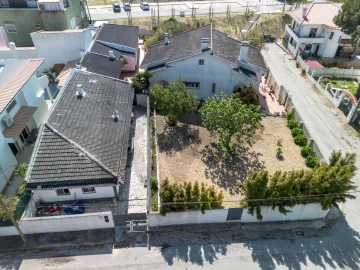 Moradia T4 para Venda em Charneca de Caparica e Sobreda