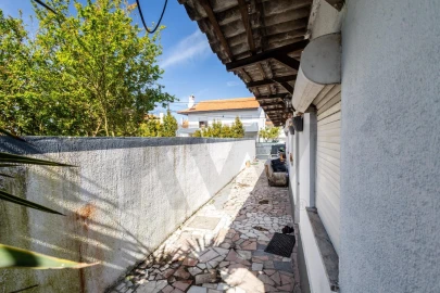Moradia T4 para Venda em Charneca de Caparica e Sobreda