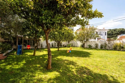 Moradia T4 para Venda em Charneca de Caparica e Sobreda