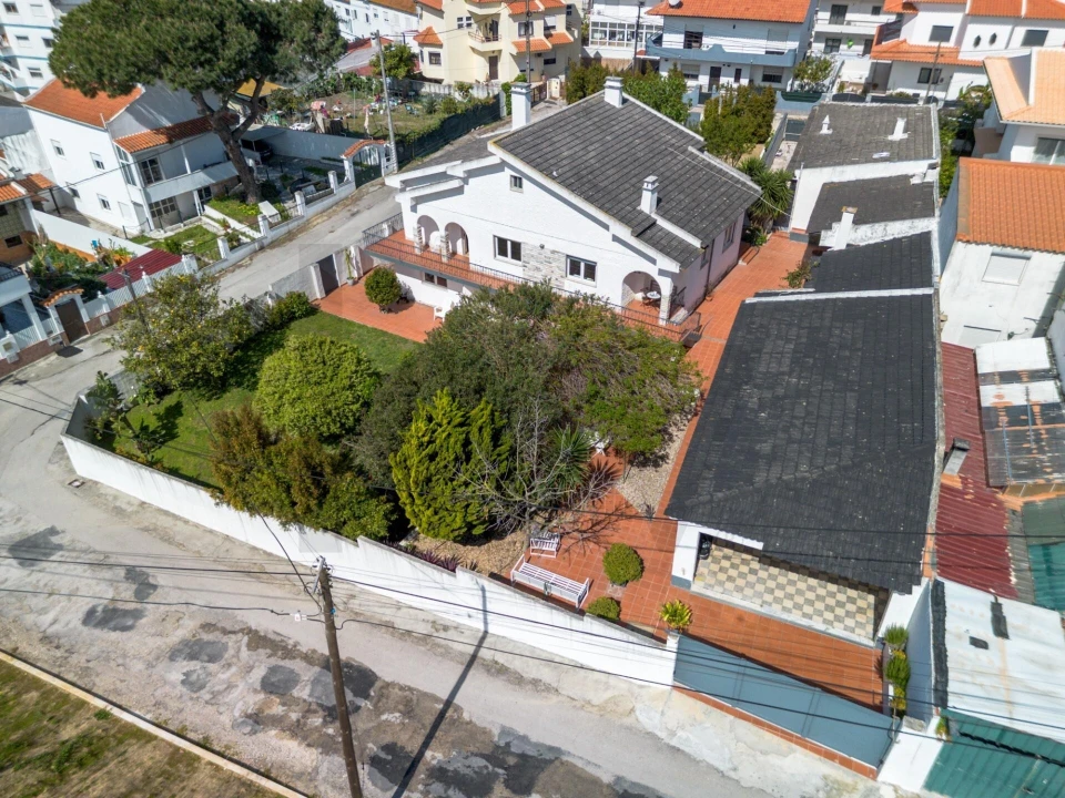 Moradia T4 para Venda em Charneca de Caparica e Sobreda Foto 79