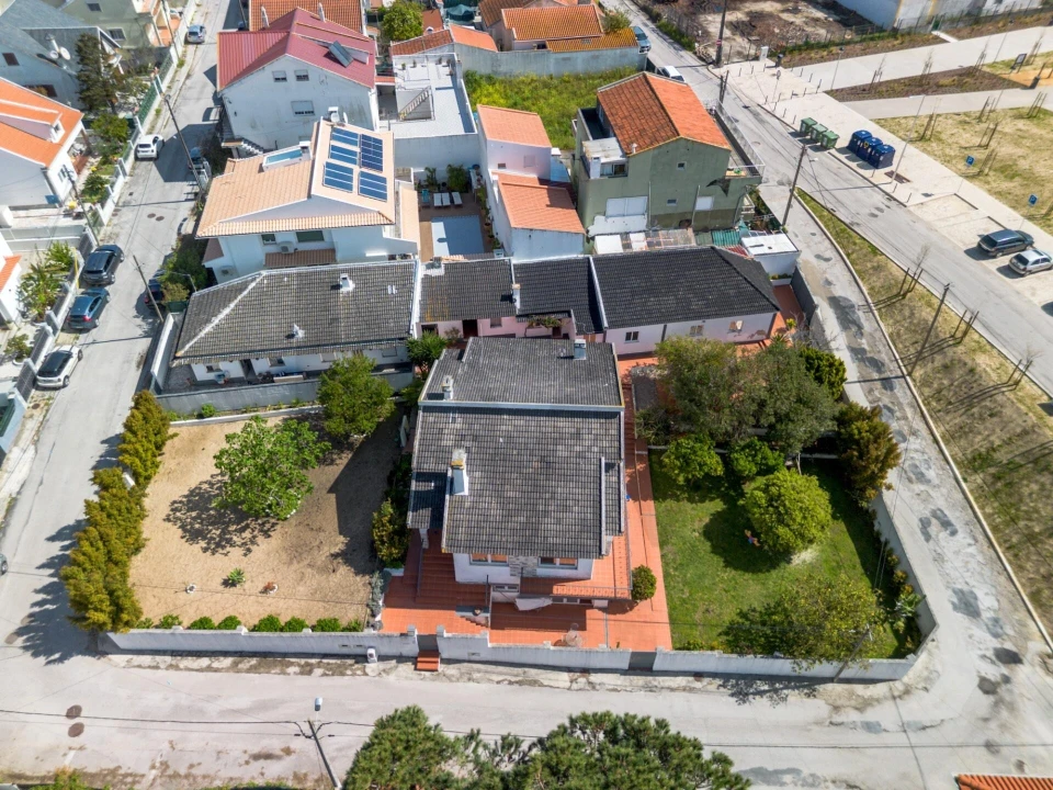 Moradia T4 para Venda em Charneca de Caparica e Sobreda Foto 72
