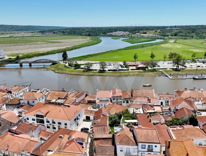 Prédio para Venda em Santa Maria do Castelo e Santiago e Santa Susana