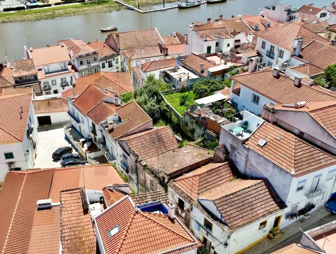 Prédio para Venda em Santa Maria do Castelo e Santiago e Santa Susana Foto 2