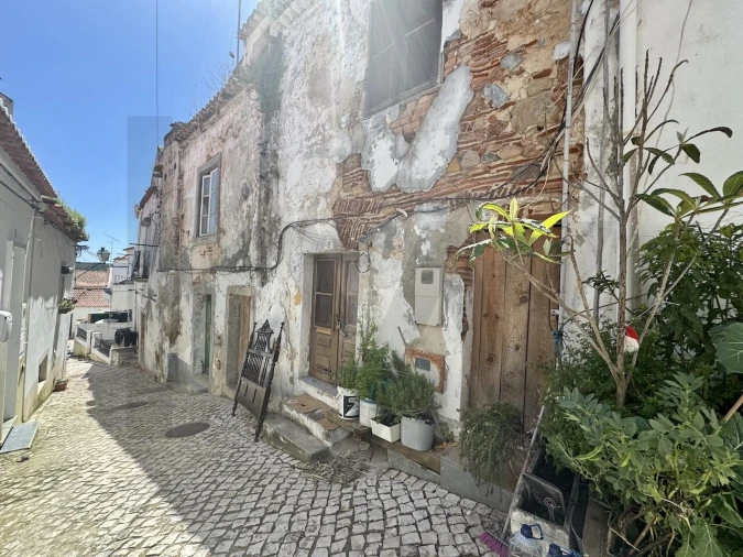 Prédio para Venda em Santa Maria do Castelo e Santiago e Santa Susana Foto 11