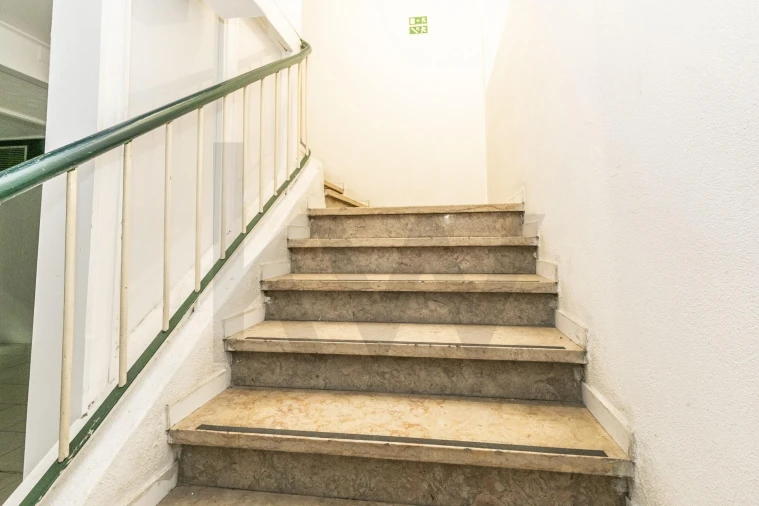 Loja para Venda em Alvalade Foto 15