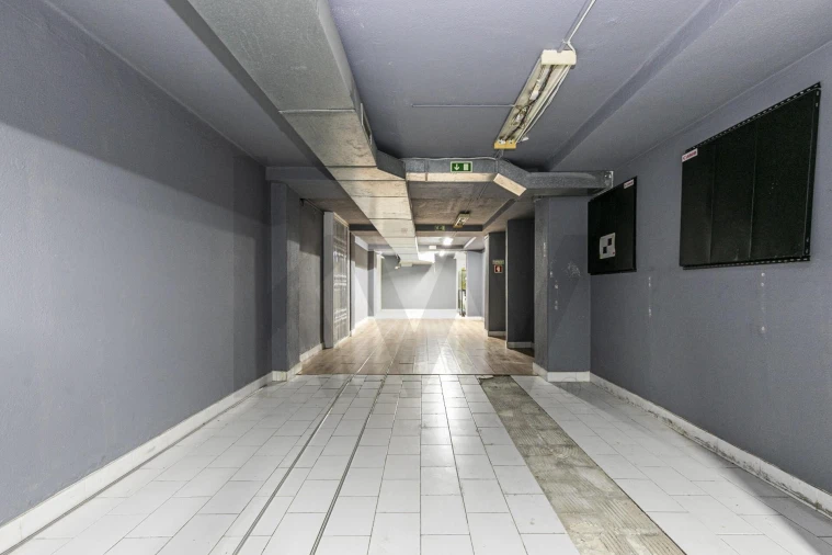 Loja para Venda em Alvalade Foto 16