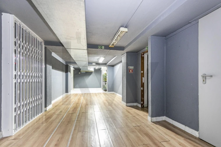 Loja para Venda em Alvalade Foto 18