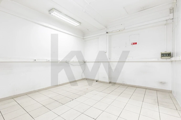 Loja para Venda em Alvalade Foto 12