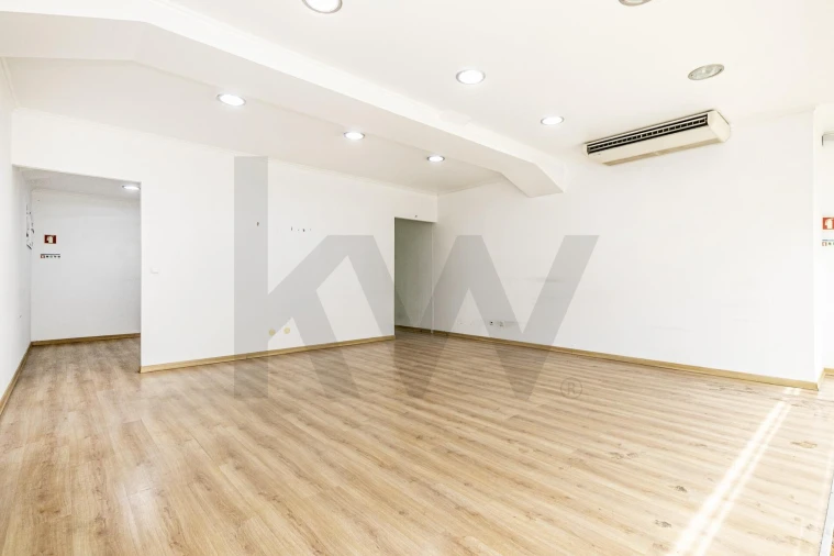 Loja para Venda em Alvalade Foto 3