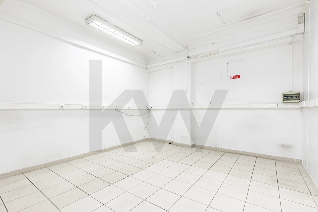 Loja para Venda em Alvalade Foto 12