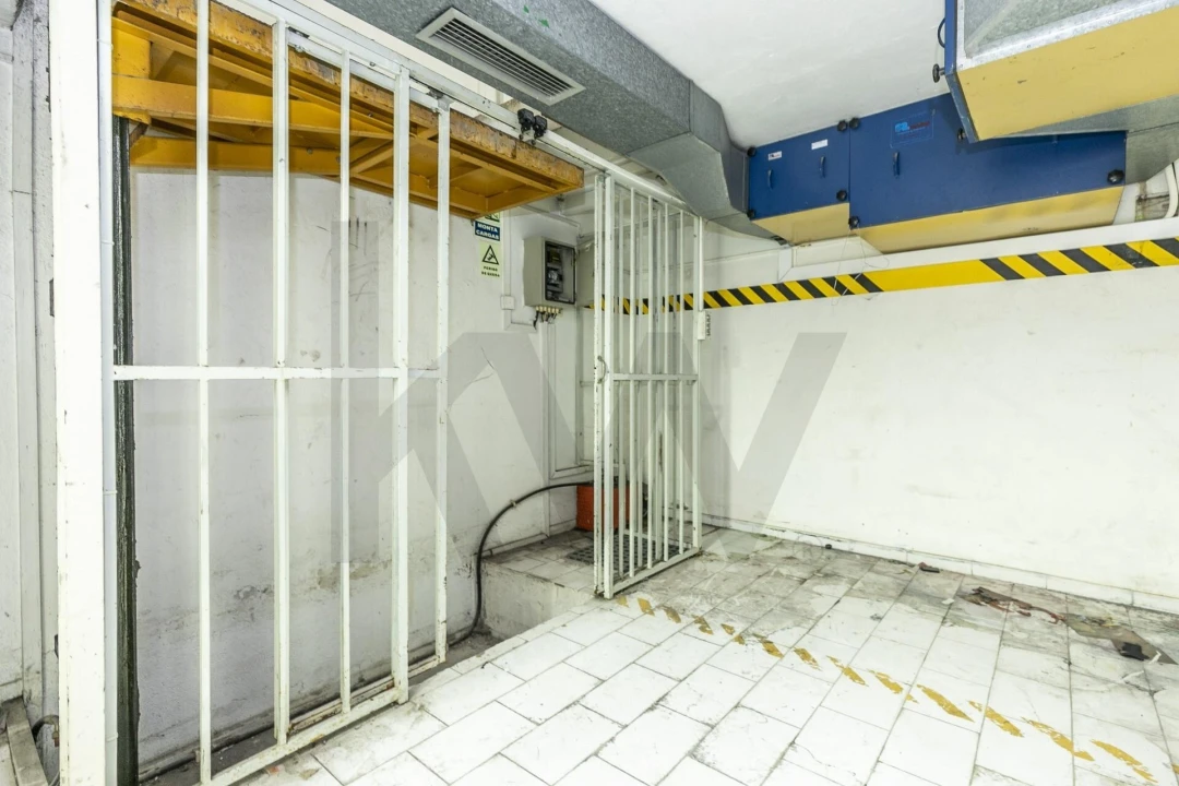 Loja para Venda em Alvalade Foto 17