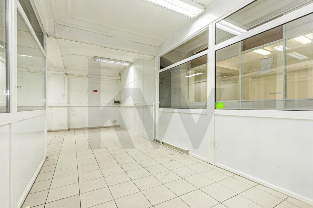 Loja para Venda em Alvalade Foto 11