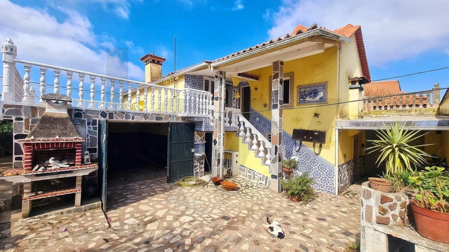 Moradia T5 para Venda em Azurara Foto 1