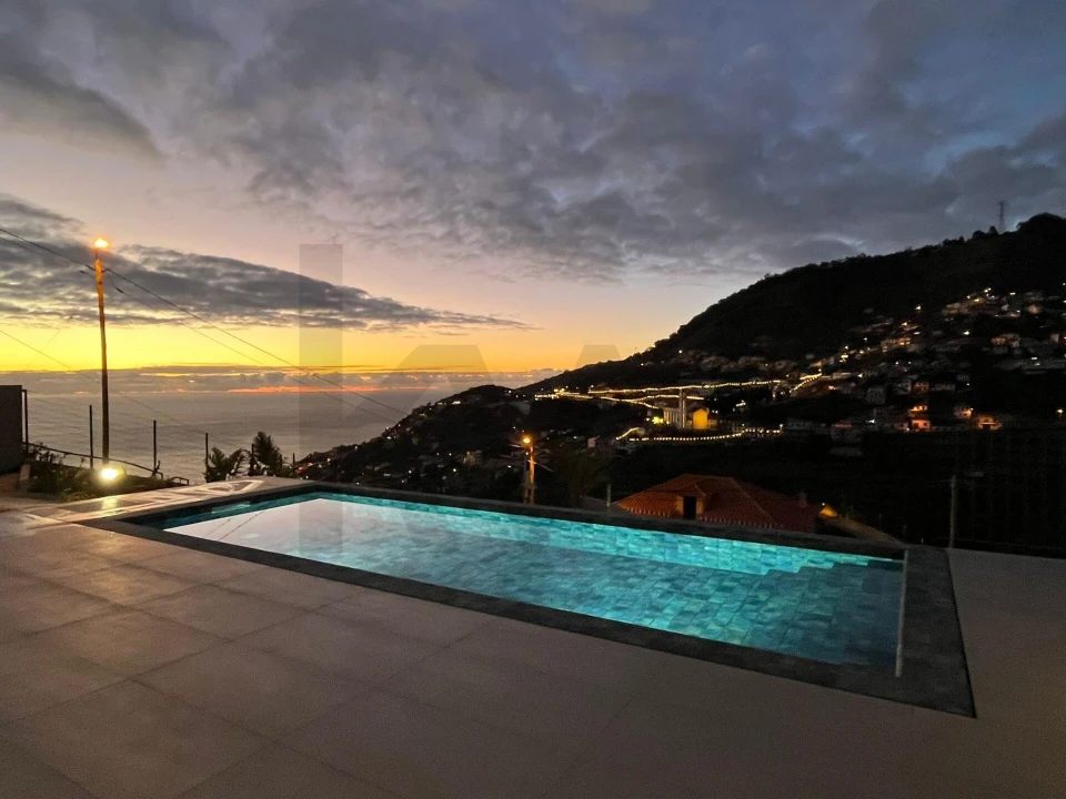 Moradia T4 para Venda em Campanario Foto 3