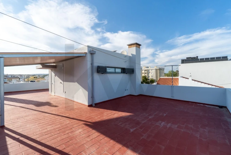 Moradia T4 para Venda em Quelfes Foto 32