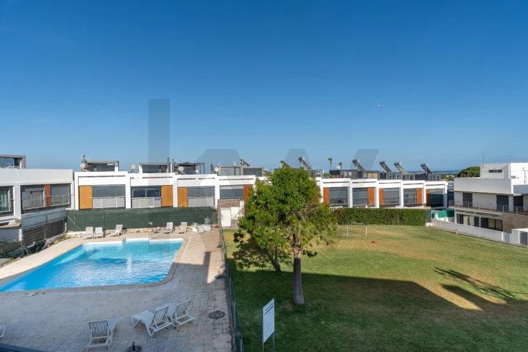 Moradia T4 para Venda em Quelfes Foto 22