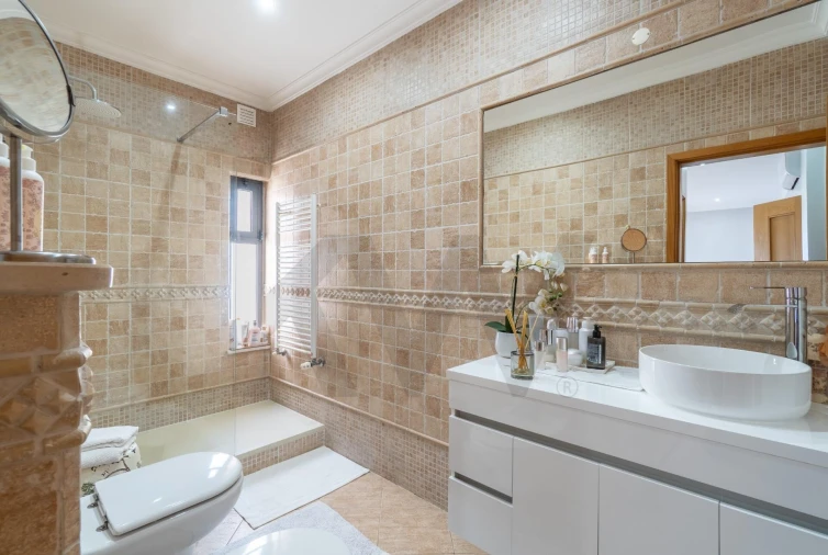 Moradia T4 para Venda em Quelfes Foto 27