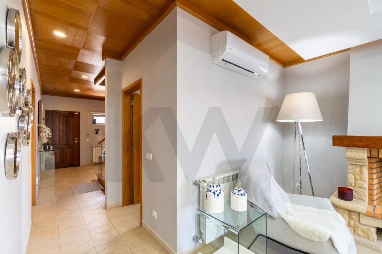 Moradia T4 para Venda em Quelfes Foto 8