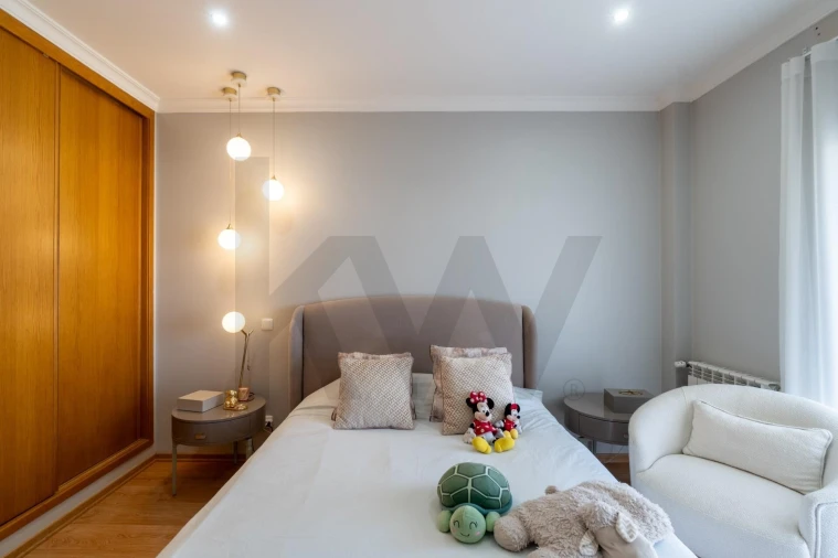 Moradia T4 para Venda em Quelfes Foto 20