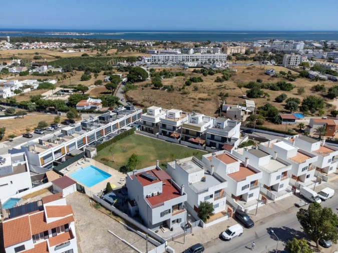 Moradia T4 para Venda em Quelfes Foto 36