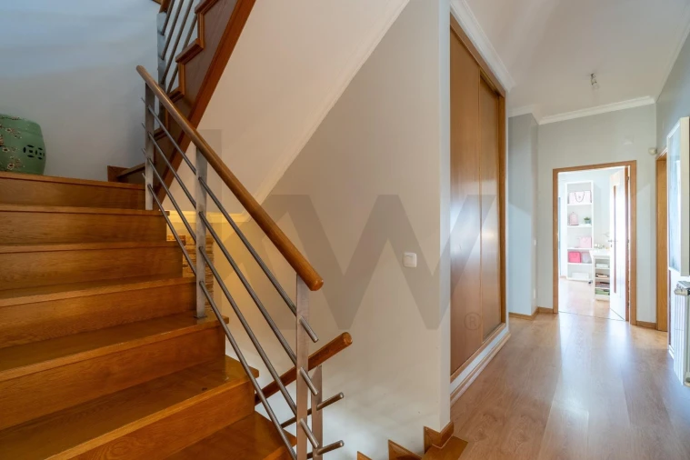 Moradia T4 para Venda em Quelfes Foto 17