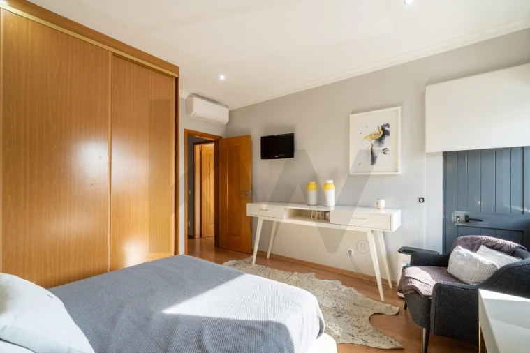 Moradia T4 para Venda em Quelfes Foto 14