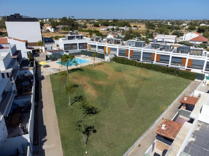 Moradia T4 para Venda em Quelfes Foto 38