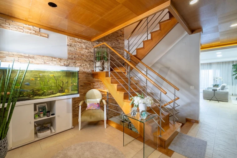 Moradia T4 para Venda em Quelfes Foto 9