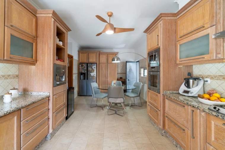 Moradia T4 para Venda em Quelfes Foto 10