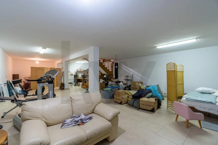 Moradia T4 para Venda em Quelfes Foto 12