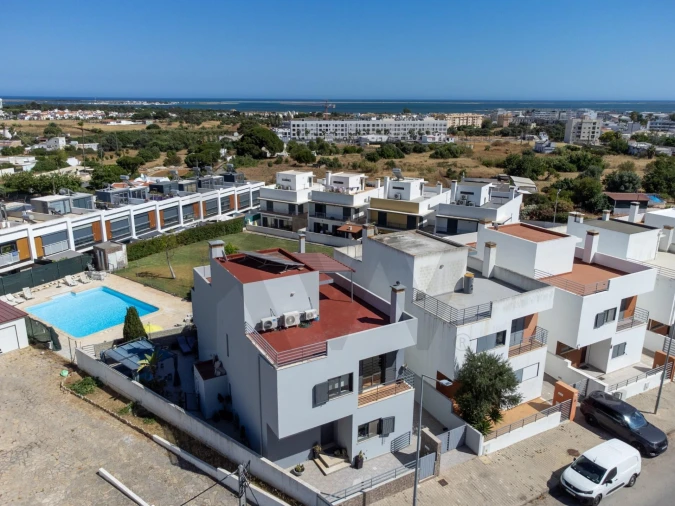 Moradia T4 para Venda em Quelfes Foto 37