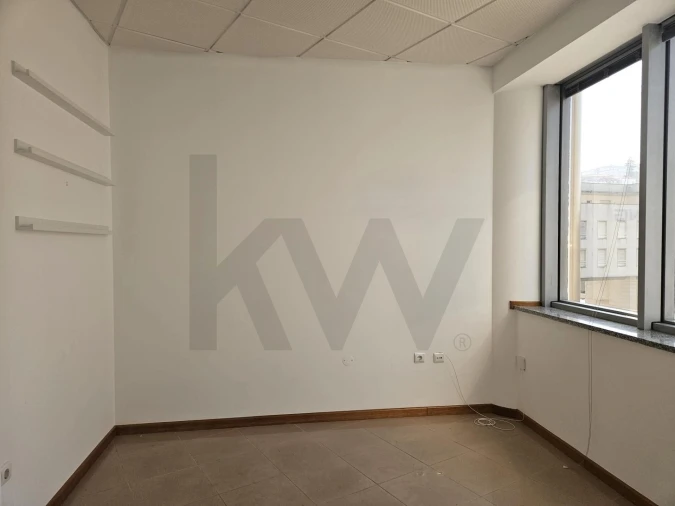 Escritório para Arrendamento em São Martinho do Bispo e Ribeira de Frades Foto 14