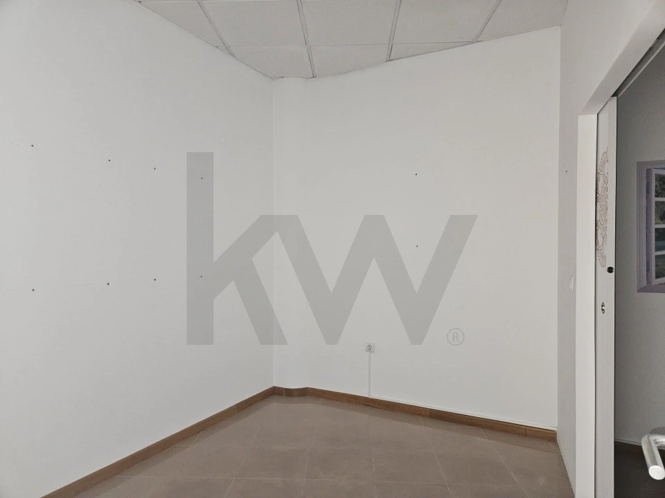 Escritório para Arrendamento em São Martinho do Bispo e Ribeira de Frades Foto 13