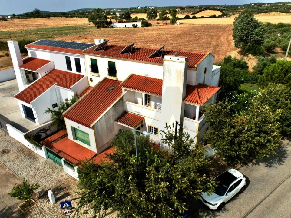 Moradia T5 para Venda em São Bras e São Lourenço Foto 2