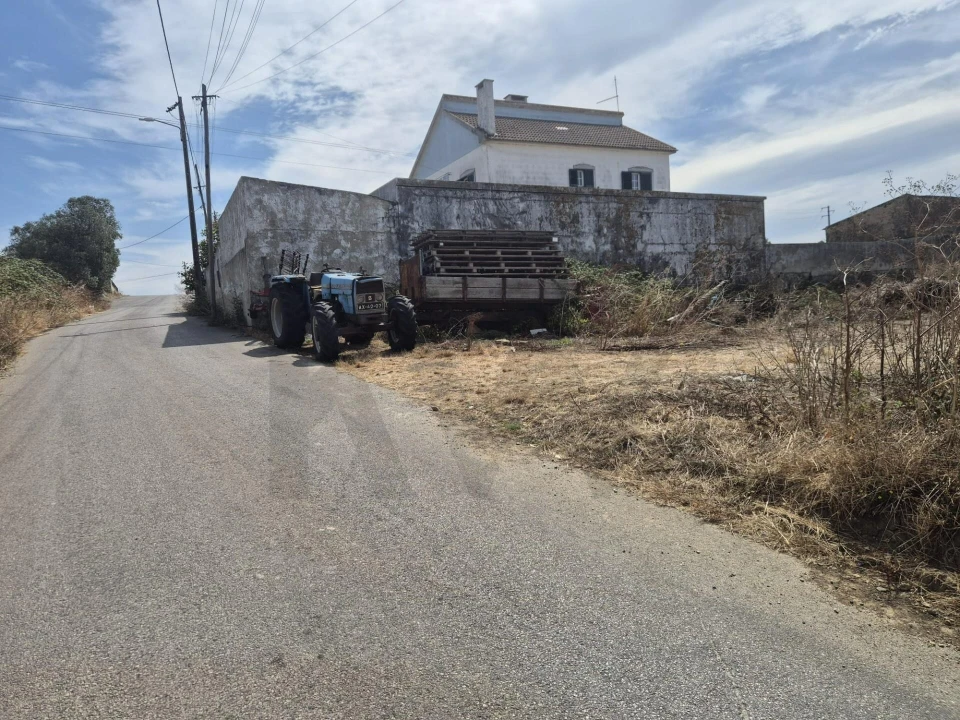 Terreno para Venda em Venda do Pinheiro e Santo Estêvão das Galés Foto 1