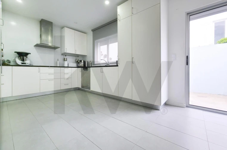 Moradia T2 para Venda em Ponta Garça Foto 6