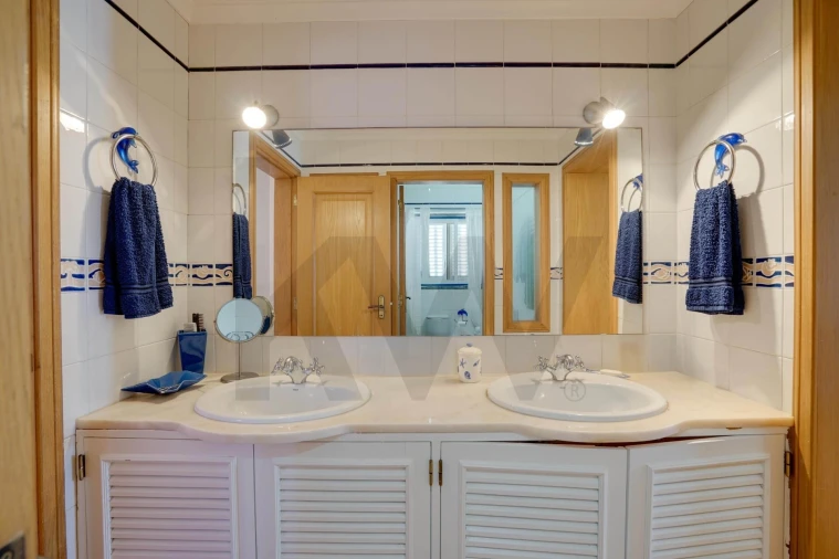 Moradia T5 para Venda em Colares Foto 24