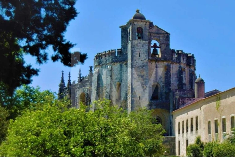 Terreno para Venda em Casais e Alviobeira