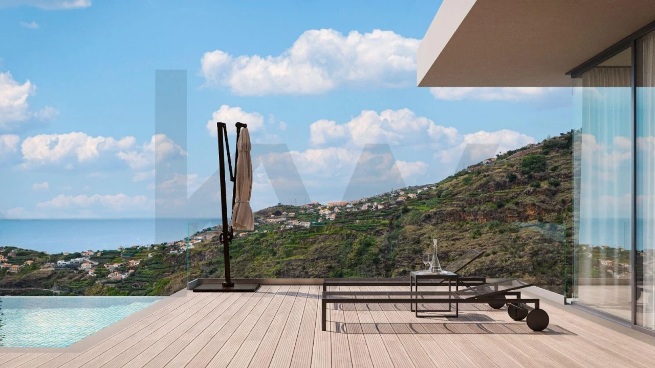 Moradia T4 para Venda em Ribeira Brava Foto 4