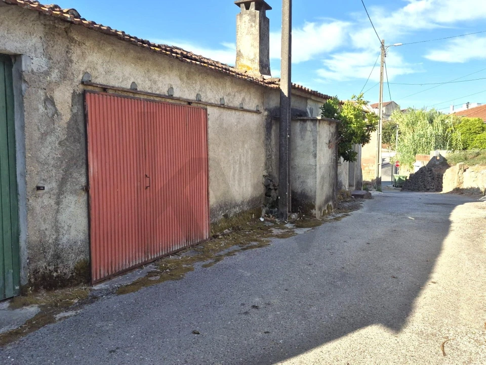 Moradia T2 para Venda em Trouxemil e Torre de Vilela Foto 2