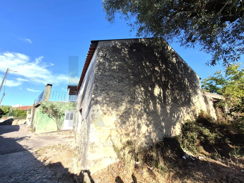 Moradia T2 para Venda em Trouxemil e Torre de Vilela Foto 4