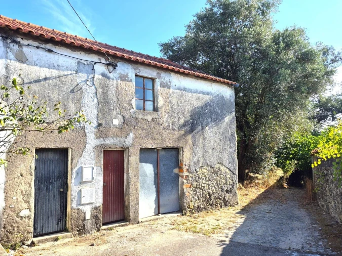 Moradia T2 para Venda em Trouxemil e Torre de Vilela