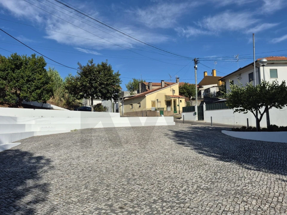 Moradia T2 para Venda em Trouxemil e Torre de Vilela Foto 33